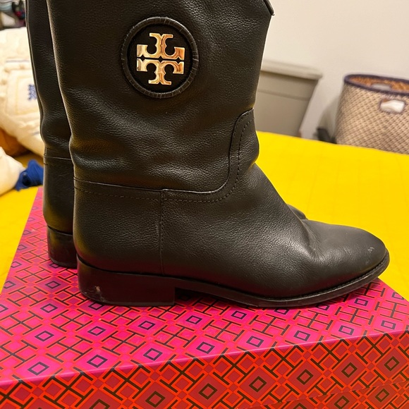 Tory Burch Hallie Black Leather Bootie 8 1/2 - Picture 7 of 8